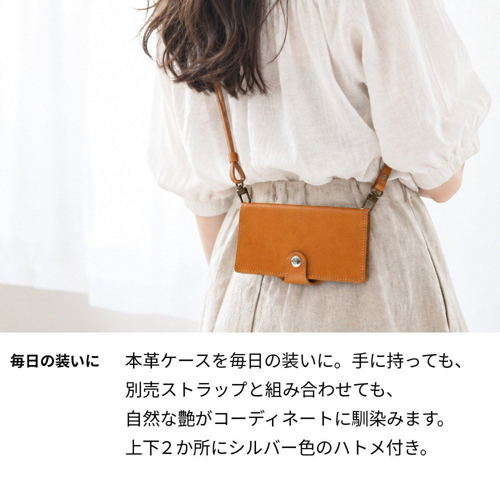 ストラップを付けた手帳型スマホケースの着用イメージ（ストラップ別売）